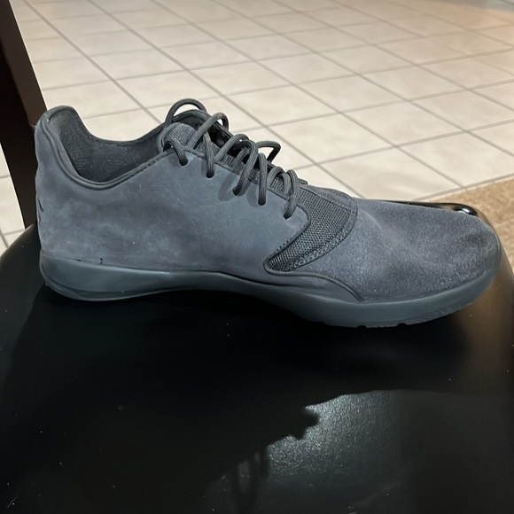 Barely worn pair of Air Jordan gray suede sneakers - Picture 3 of 6